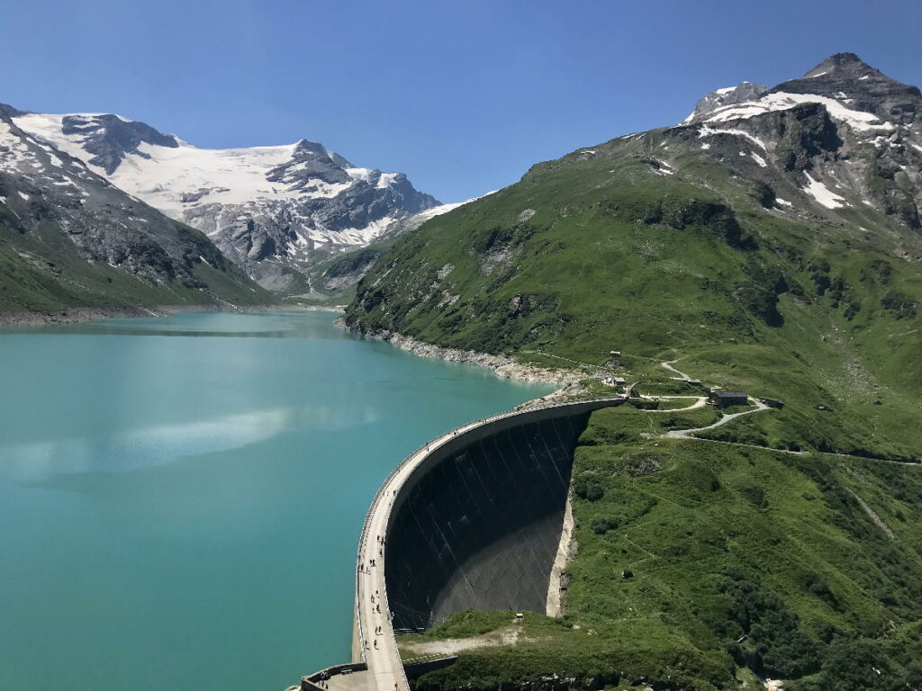 Ausflug zu den Stauseen Österreich - die Staumauer am Mooserboden