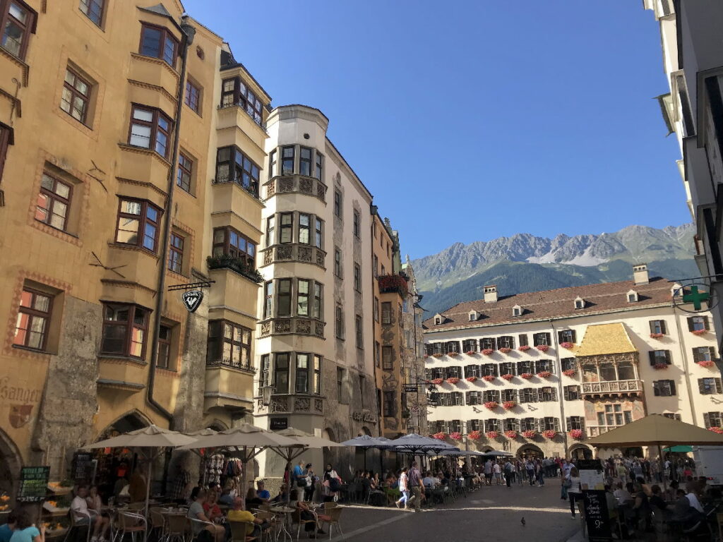 Österreich Sehenswürdigkeiten in Innsbruck: Das Goldene Dachl und das Top of Innsbruck