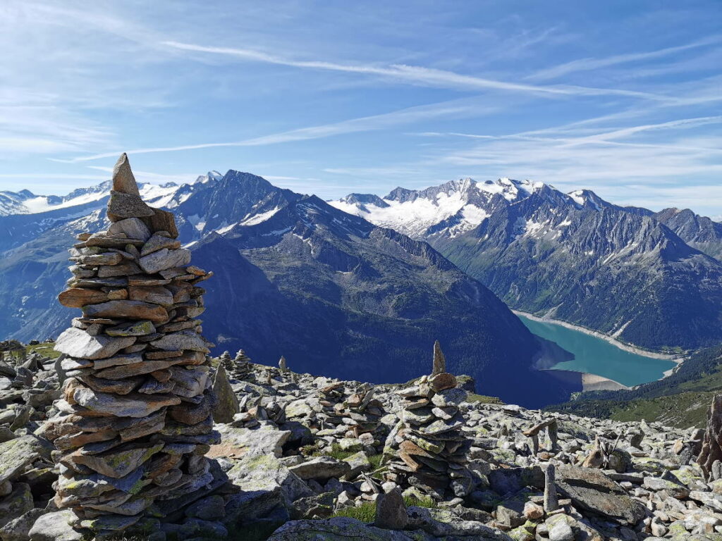Rund um die Stauseen Österreich gibt es sehr viel schöne Natur, so wie die Kolonie der Steinmandln am Petersköpfl
