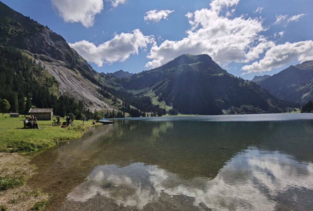 Zwei besondere Österreich Seen im Tannheimer Tal: Der Vilsalpsee und der Haldensee